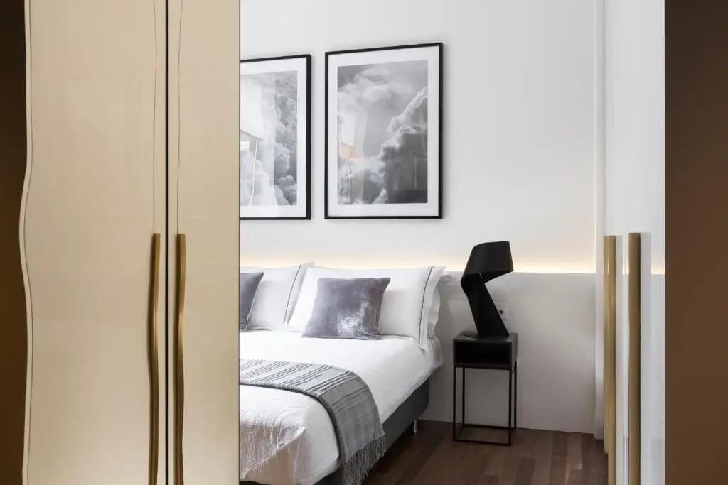Sophisticated Boutique Apartment - photo 2