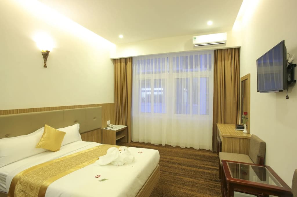 Red Palace Hotel - photo 4