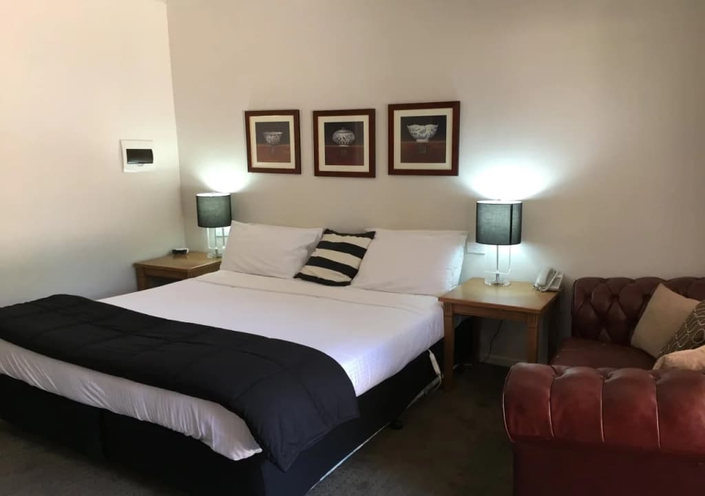 Norwood House Motel & Reception Centre - photo 5