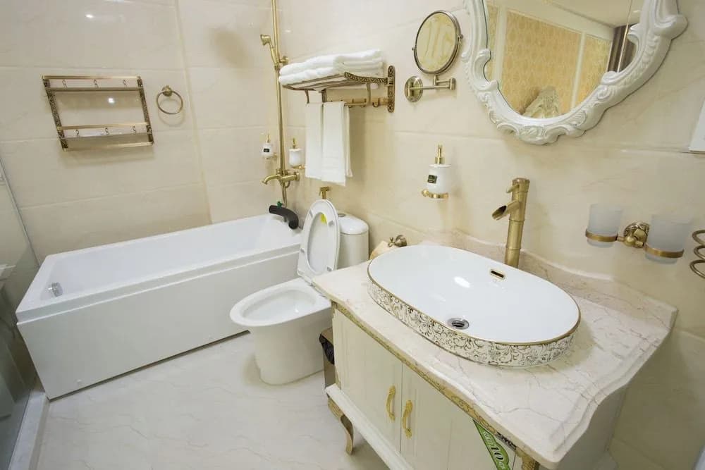 King's Hotel - photo 8