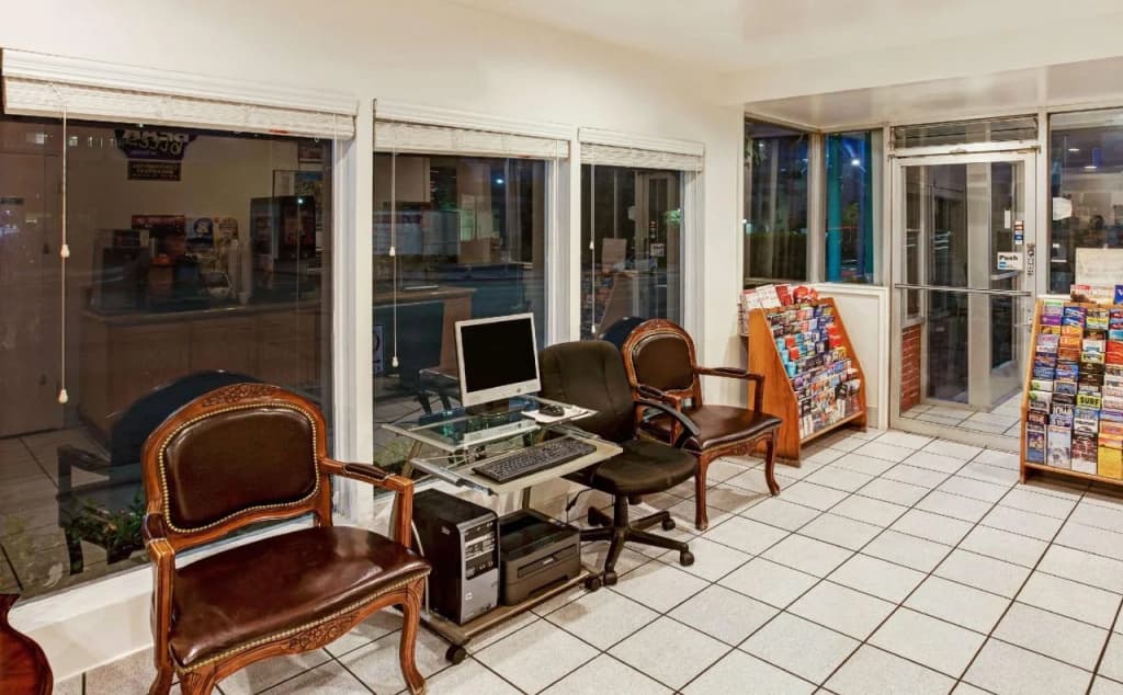 Travelodge by Wyndham Hollywood-Vermont/Sunset - photo 2