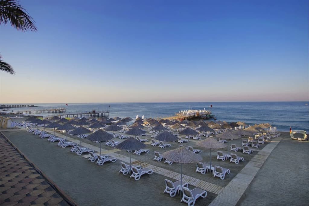 Quattro Beach Spa & Resort Hotel - photo 17