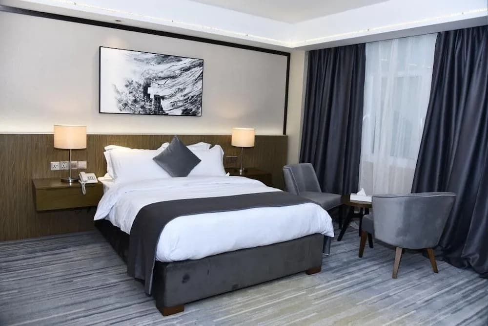 The Airport Hotel - main photo