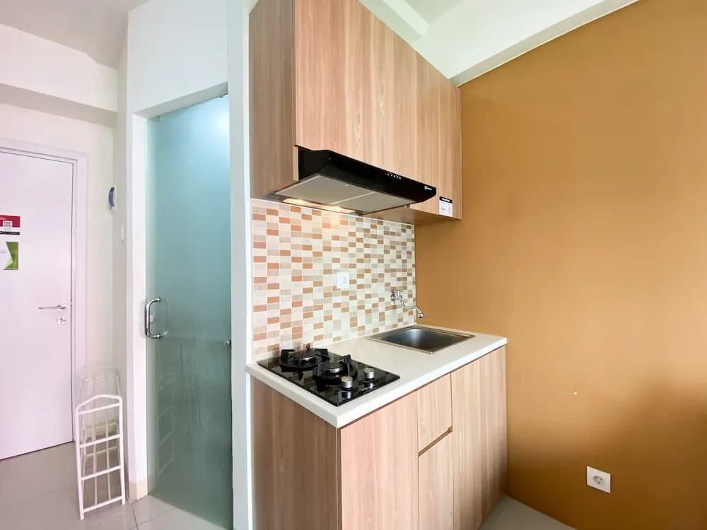 Comfort And Strategic 2Br At Green Pramuka City Apartment - photo 13
