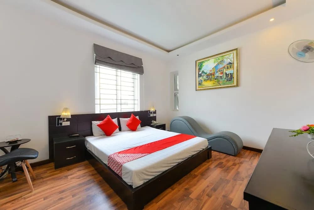 Soho Hotel by OYO Rooms - main photo