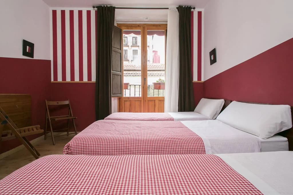Hostal La Casa de la Plaza - photo 6