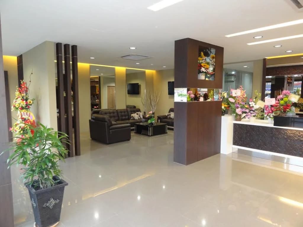 Radiant Hotel - photo 2
