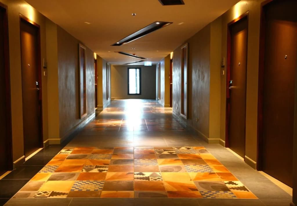 Season Five Hotel - photo 10