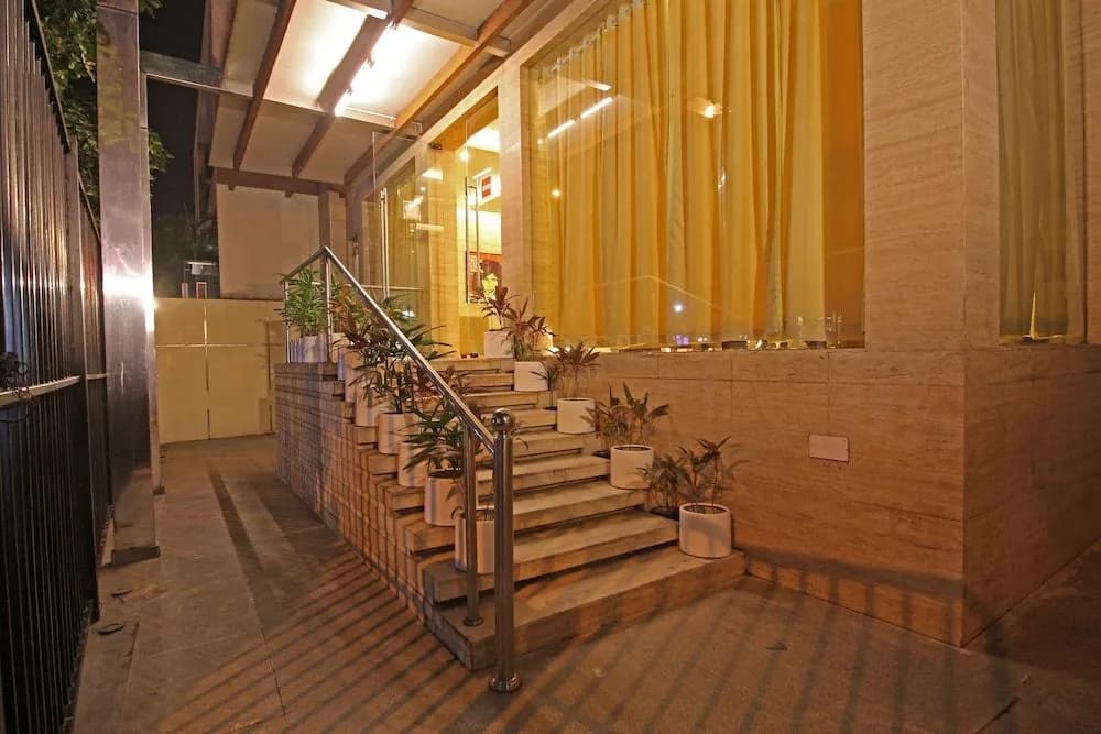 OYO Flagship 504 Greater Kailash - photo 14