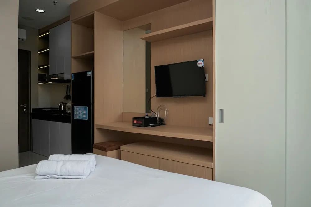 Pool View Studio Apartment Ciputra International - photo 4