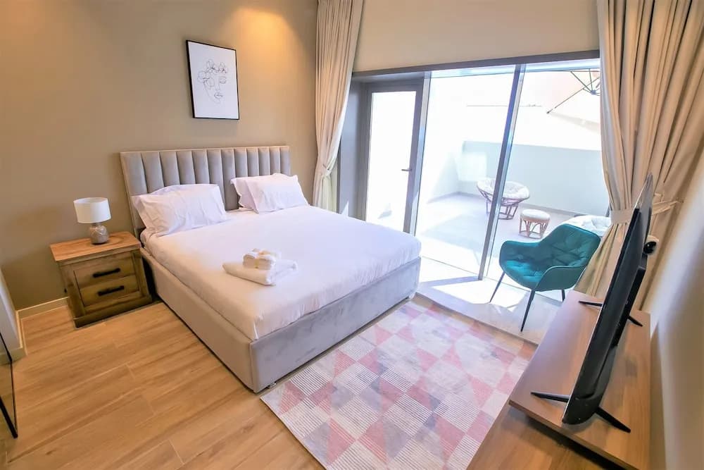 Cozy Studio With Balcony Park View - photo 2