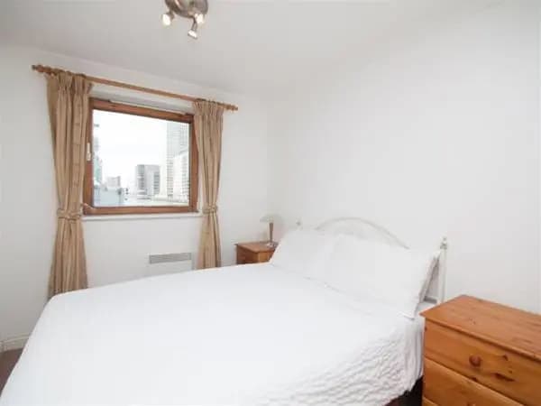 Millharbour Apartments - photo 6