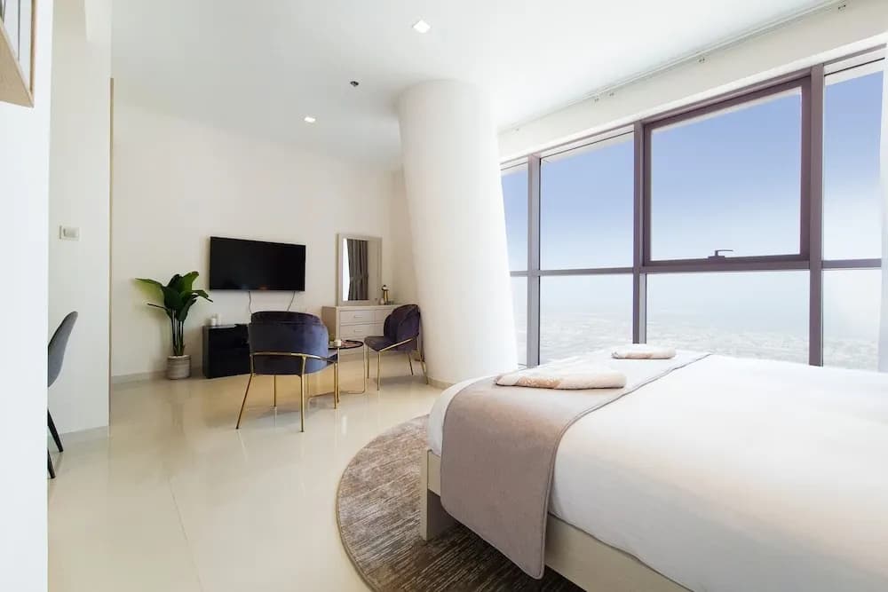 GreenFuture - Luxe Studio In Trade Center With Downtown Views - photo 2