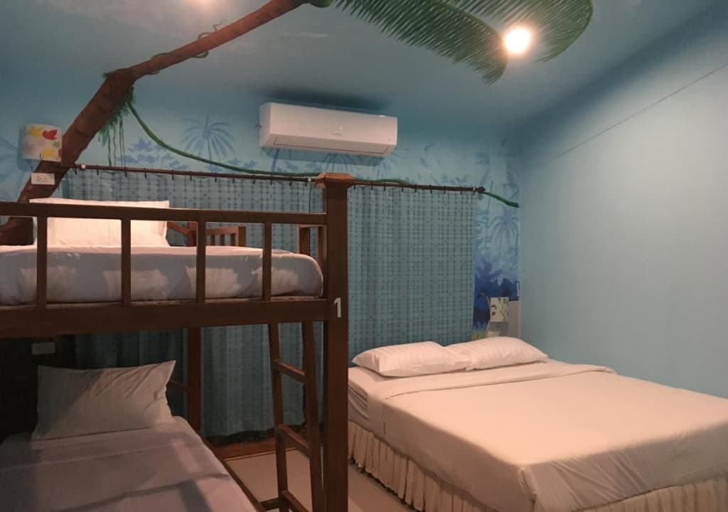 The Corner Transit Hostel - photo 11