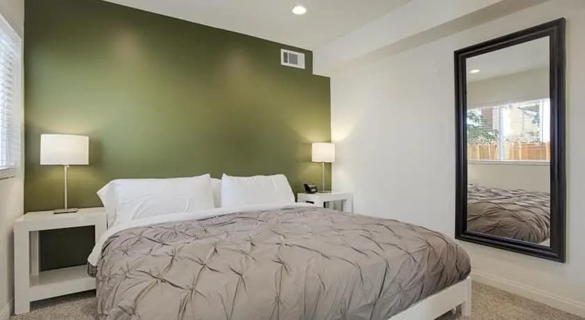 Globe Suites Off Main - photo 6