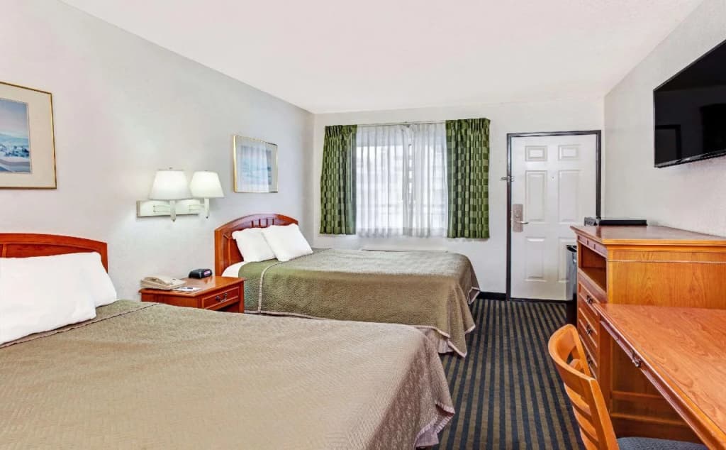Travelodge by Wyndham Hollywood-Vermont/Sunset - photo 5