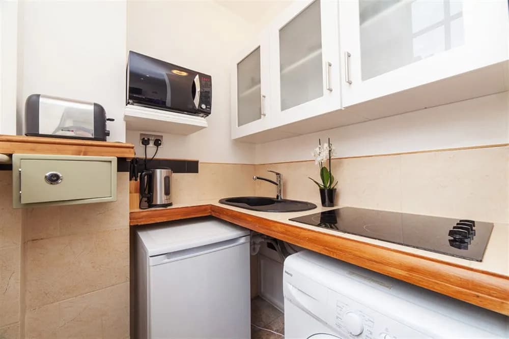 Landmark Apartments - photo 14