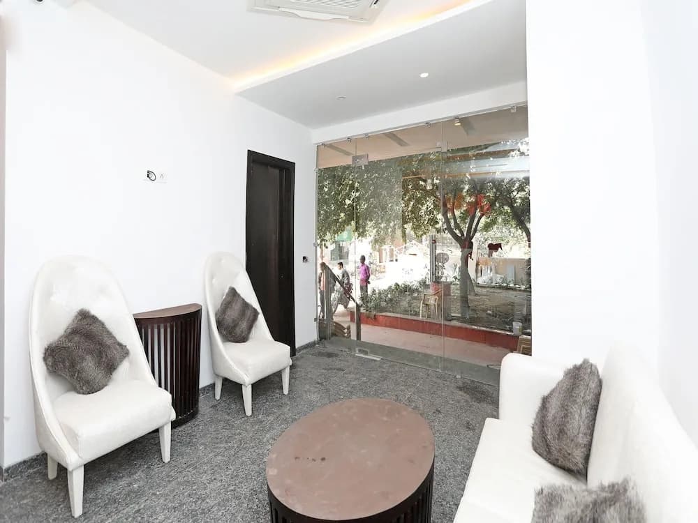 OYO 11071 Hotel Tisya - photo 2