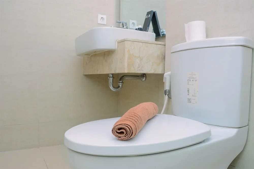 Best Price Studio Apartment at Gold Coast - photo 8