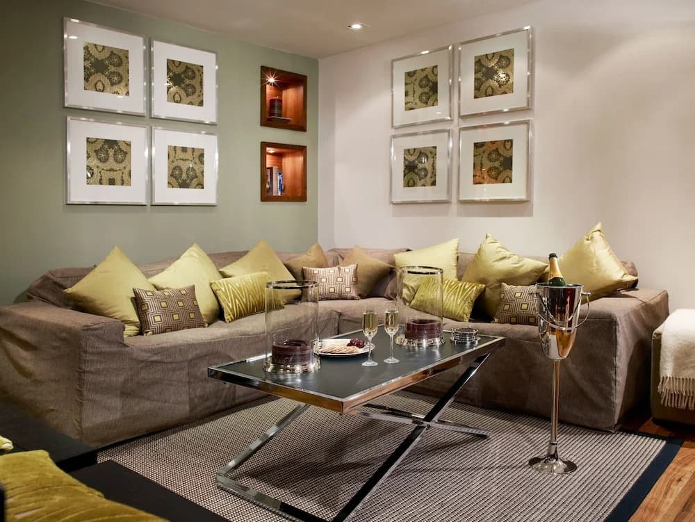 Palace View - Two Bedroom Apartment - photo 2