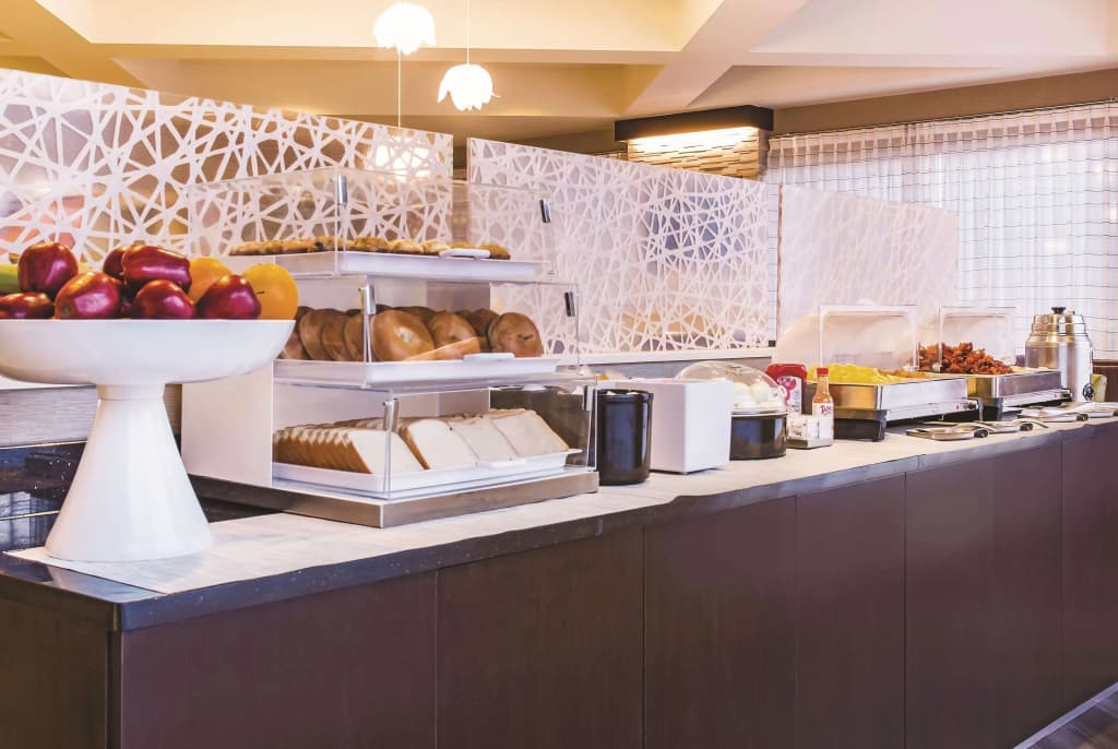 La Quinta Inn & Suites by Wyndham Las Vegas Summerlin Tech - photo 12