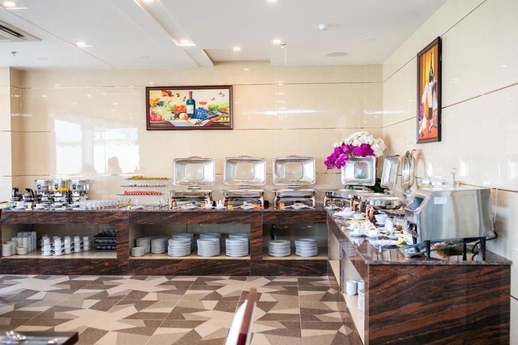 Le Saigon Hotel - photo 20