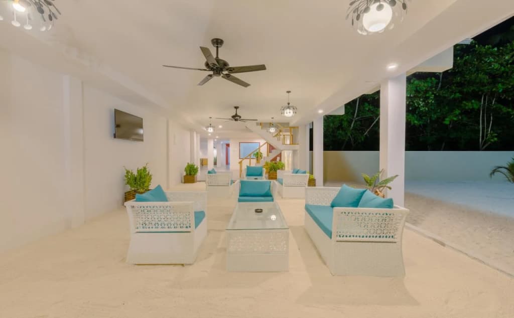 White Sand Dhigurah Hotel - main photo