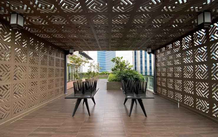 Spacious and Homey 2BR at Samara Suites Apartment By Travelio - main photo