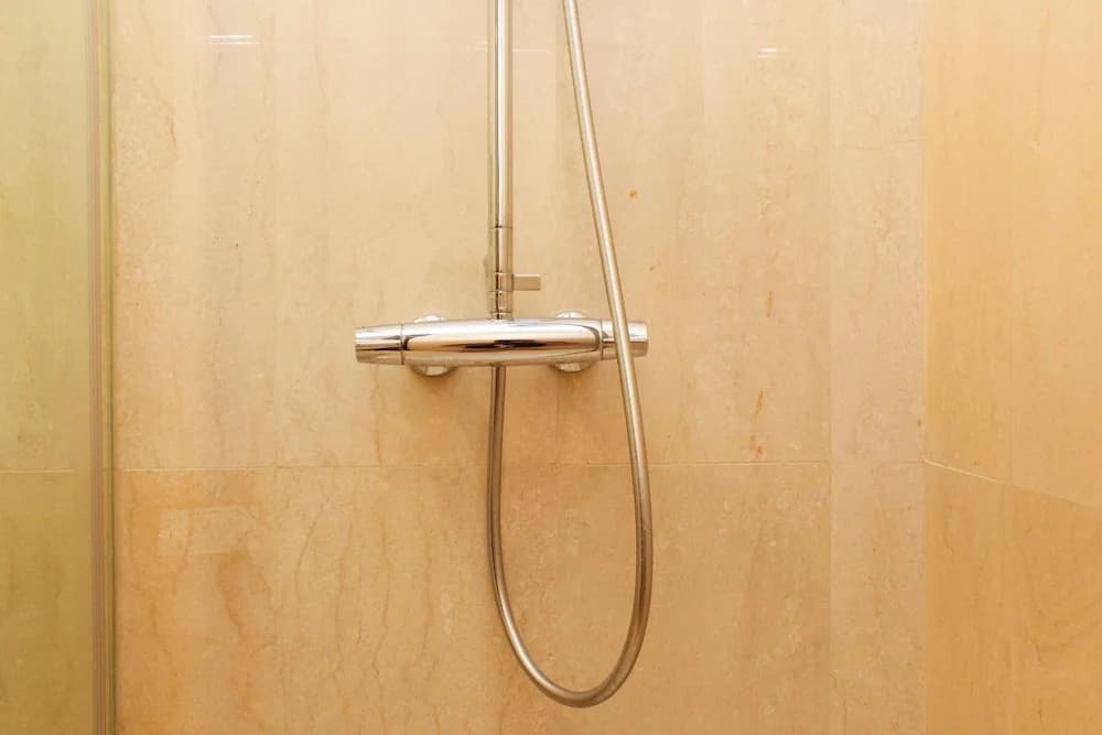 Nice and Enjoy 1BR at Sudirman Suites Apartment - photo 5