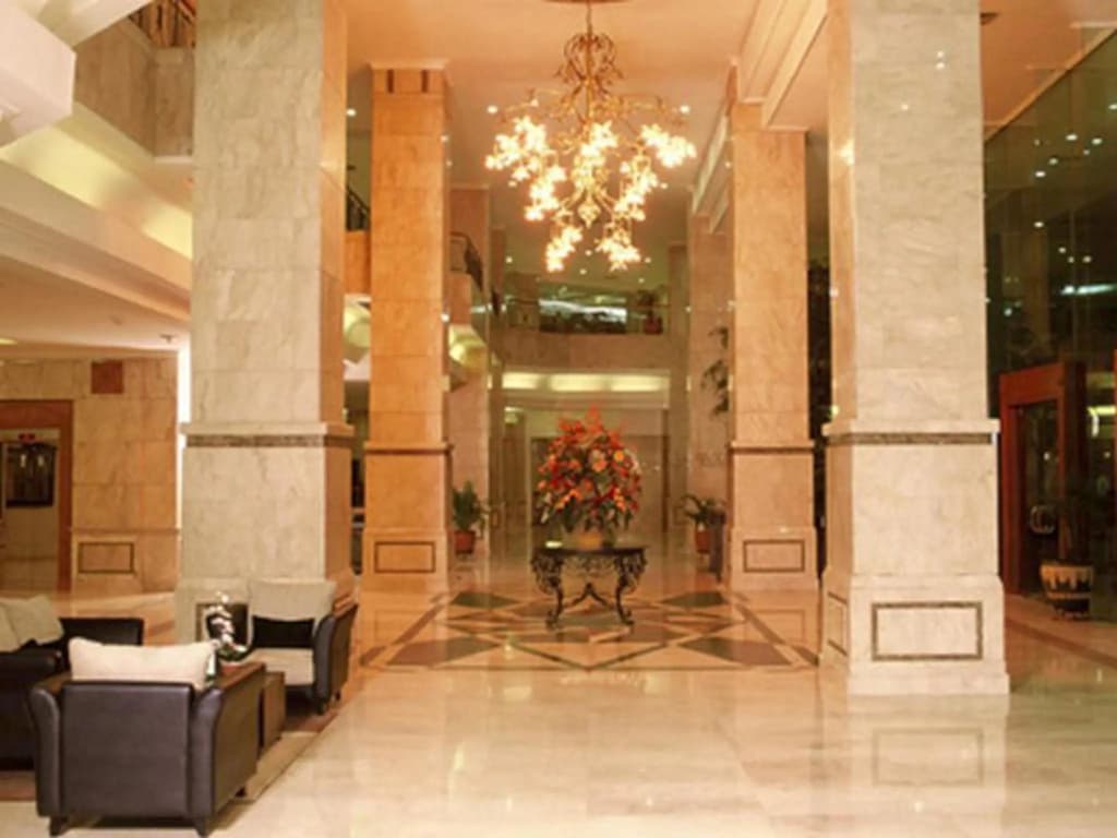Grand Cempaka Business Hotel - photo 2
