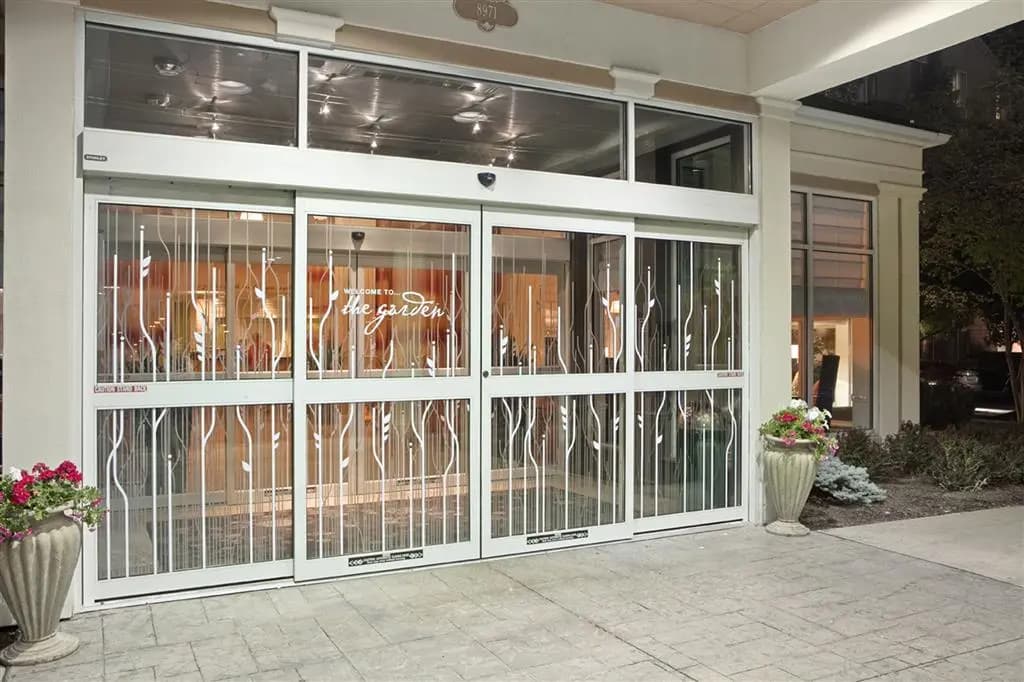 Hilton Garden Inn Queens/JFK Airport - photo 22