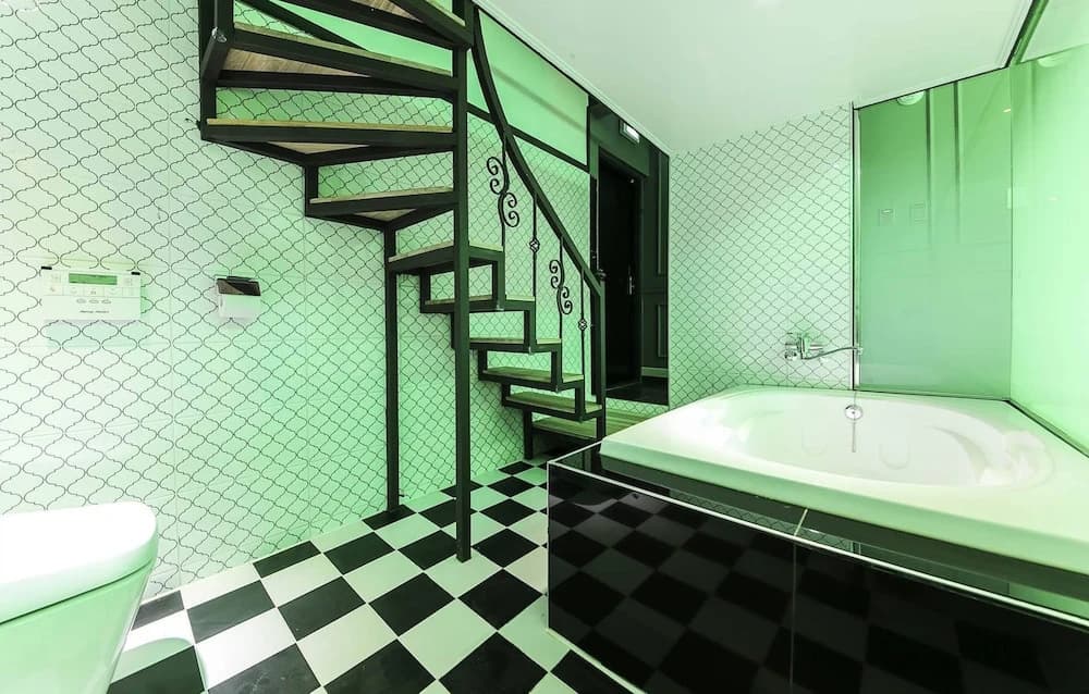 LA View Hotel - photo 16