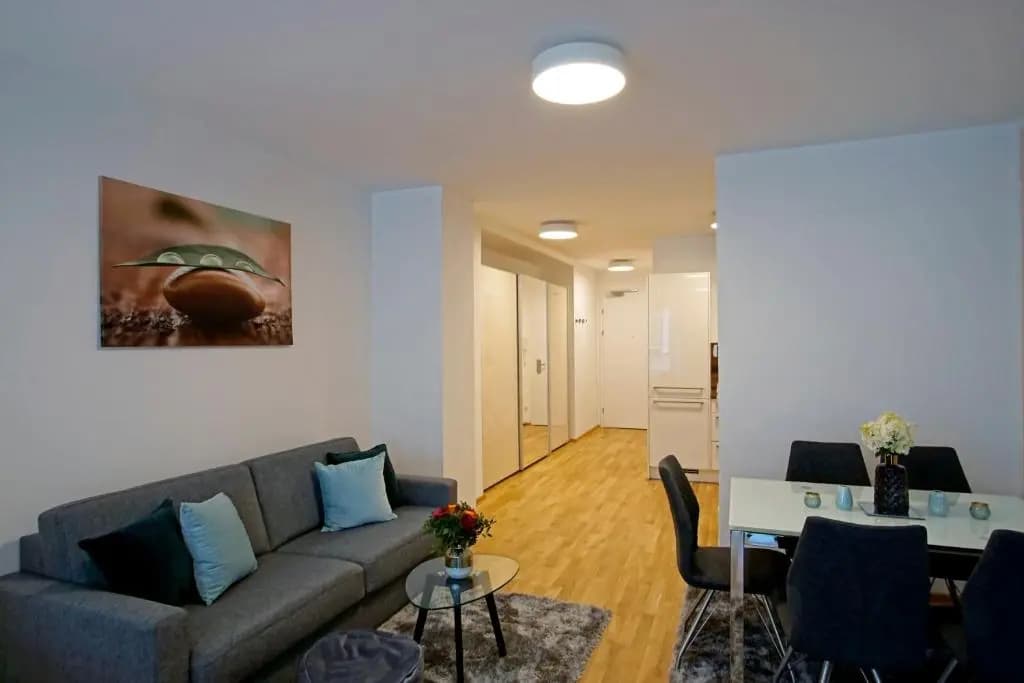 English Theater Apartment at Rathaus - photo 9
