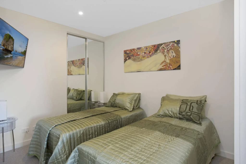 St Kilda Holiday Apartments - photo 3