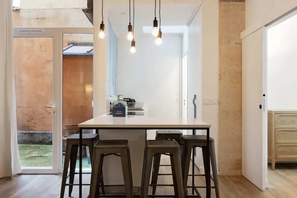 Chic & Contemporary Apartment With Two Bedroom - photo 5