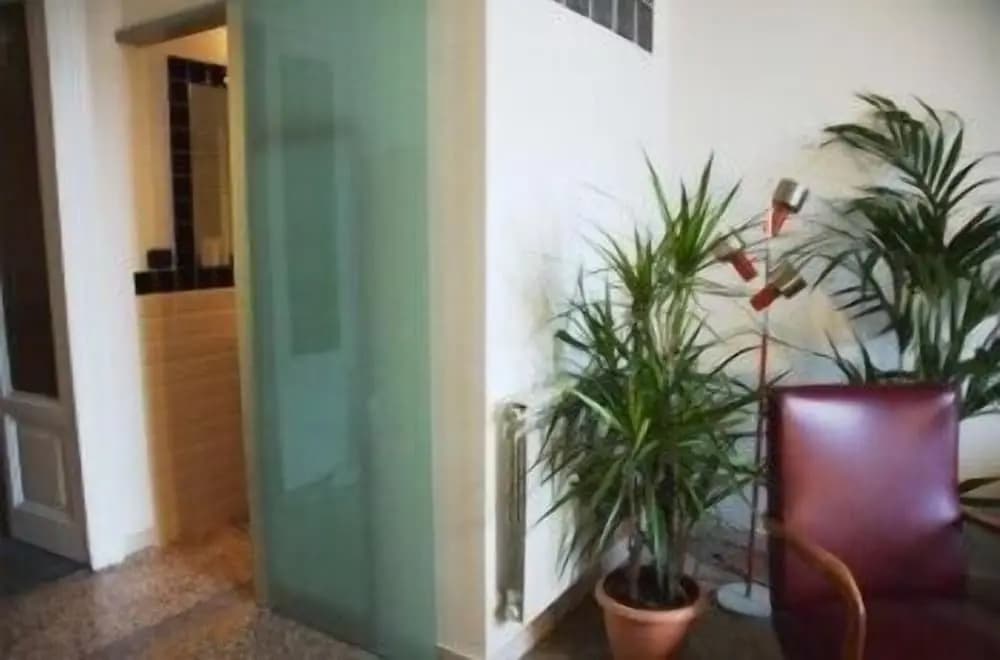 Mr. Frills Apartment - photo 3