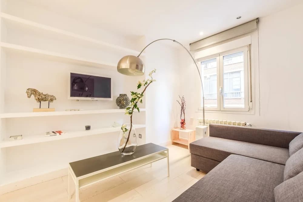 Room to Rent Bernabeu Spacious Apartment - main photo