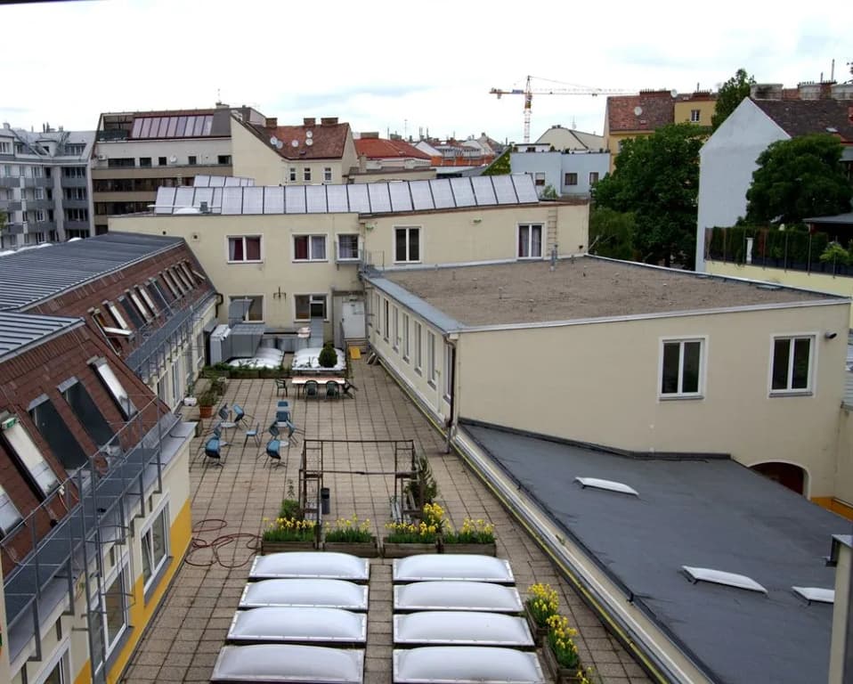 In Hernals - main photo