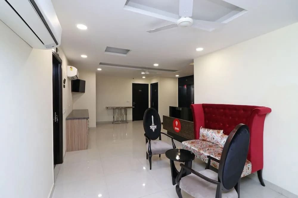 OYO 11611 Royal Palace Inn - photo 12