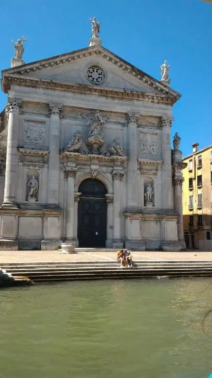 Love Island Venice - photo 3