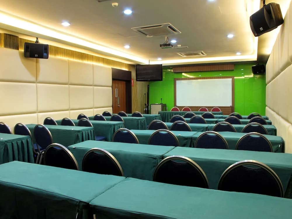 Eight Days Boutique Hotel @ Permas Jaya - photo 13