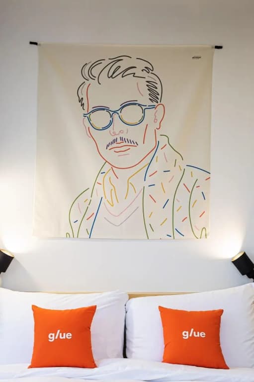 glue Hotel - photo 4
