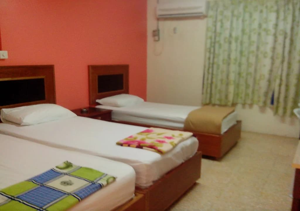 Embassy Hotel - photo 3