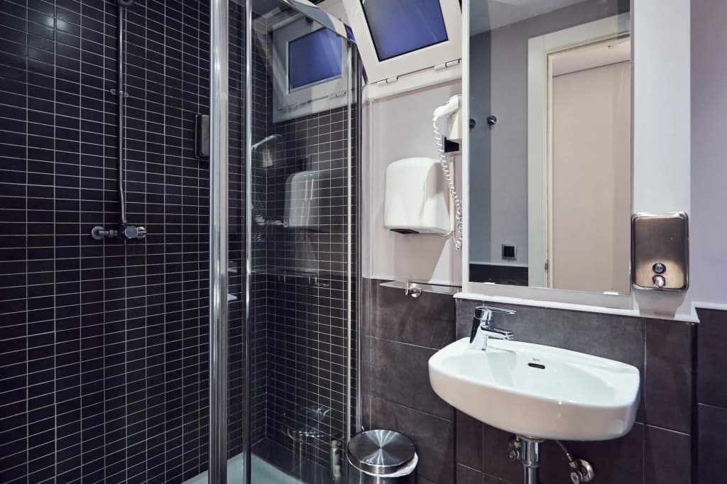 Free Hostels Barcelona - photo 6