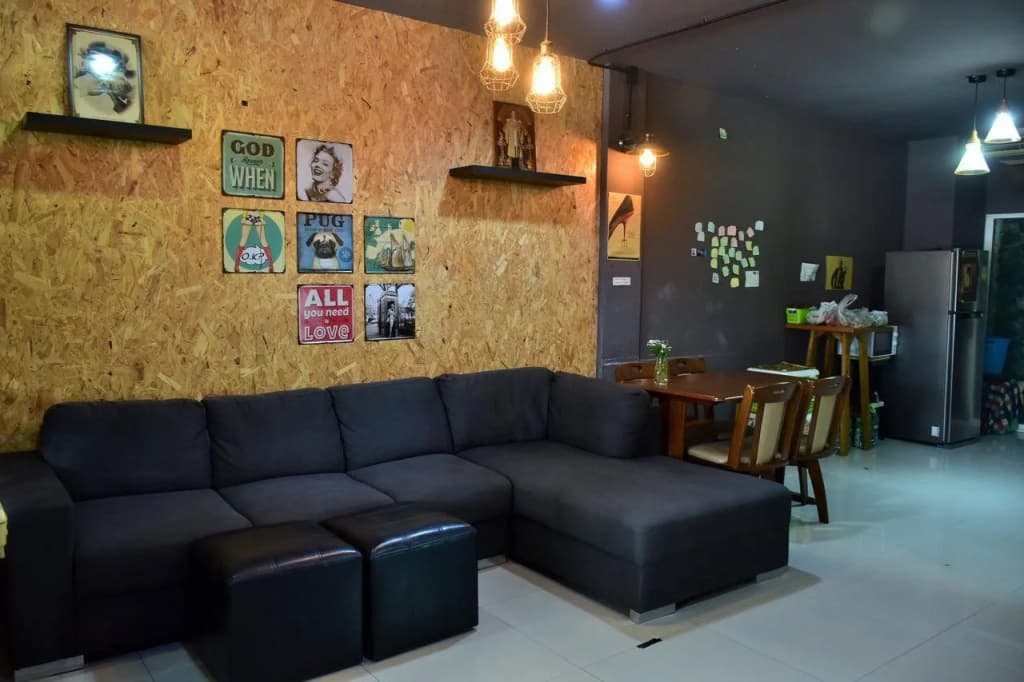 Buc's Hostel - photo 11