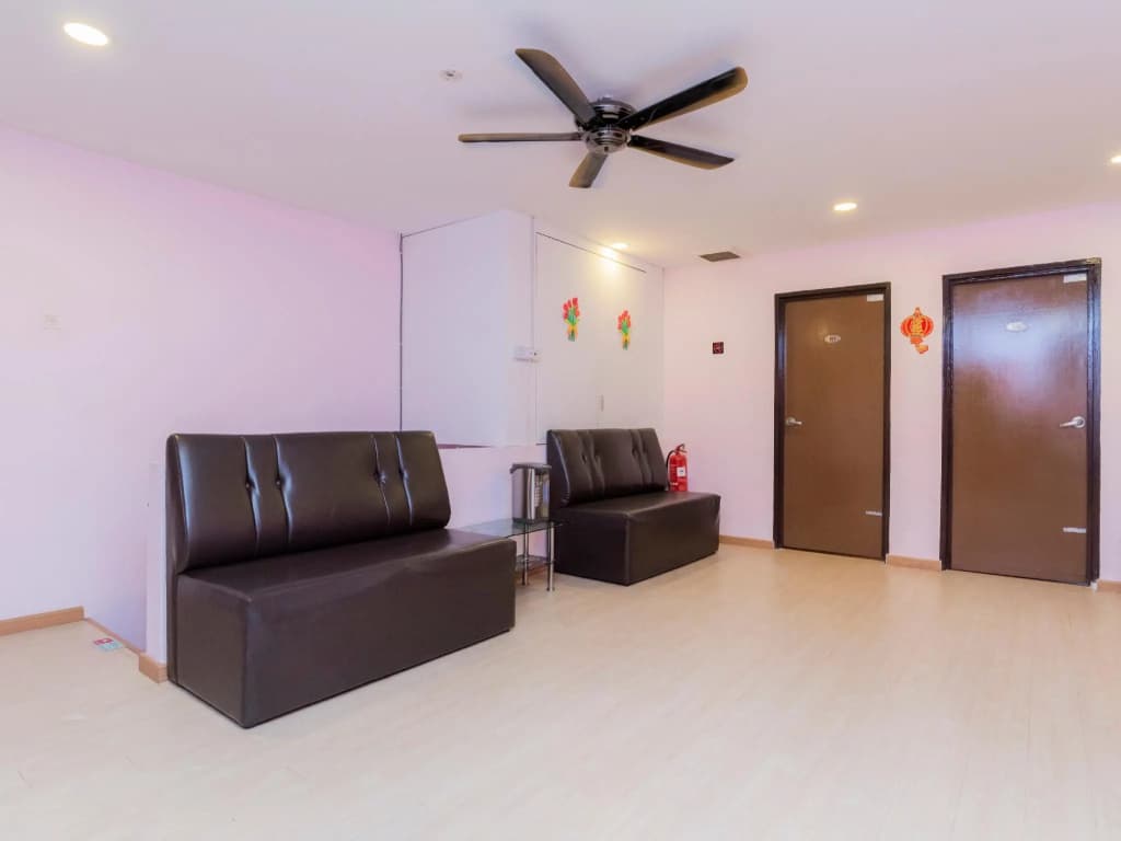 OYO 44026 98 Hotel - photo 11