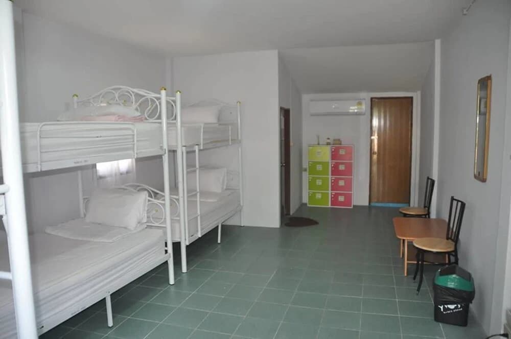 Majestic Hostel - photo 4