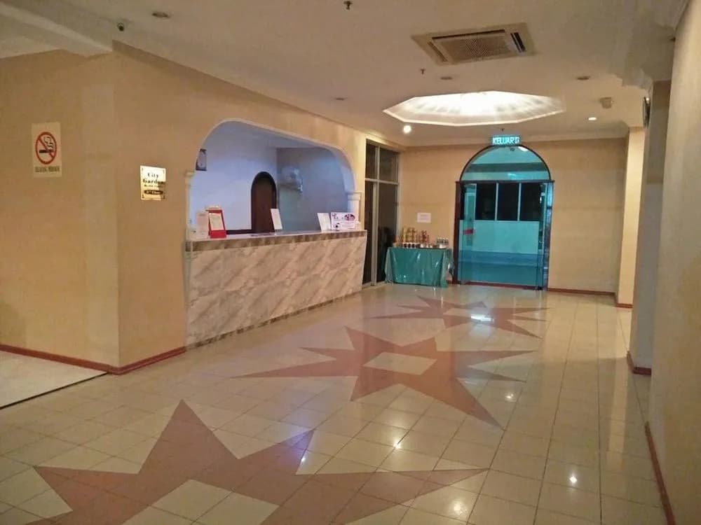 Golden Palms Hotel - photo 2