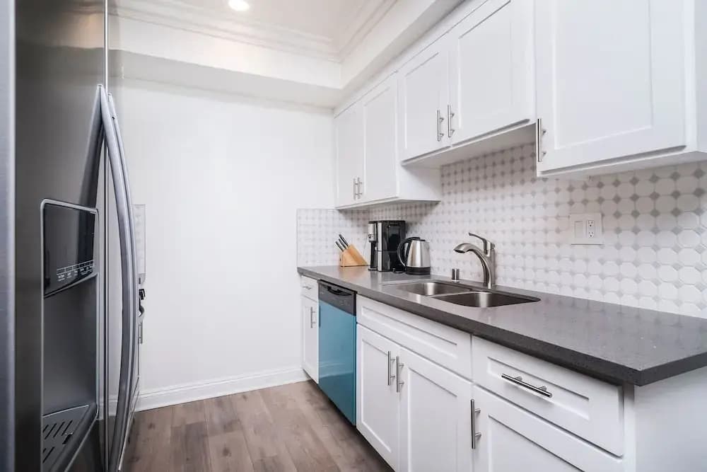 Brand NEW Luxury 3bdr Townhome In Silver Lake - photo 12