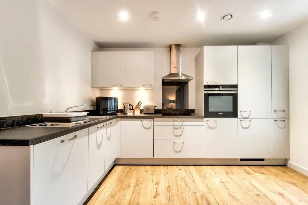 Stylish 2 Bed Apartment, With Easy Access To The City Centre - photo 13